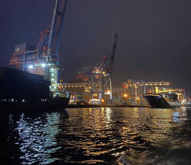 Вечерняя морская прогулка на катере
